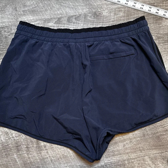 Athleta Colorblocked Short w/ Zipper Pockets Navy Blue & Black Size 10 - Picture 4 of 6
